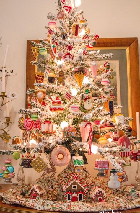 The Sweets Christmas Tree - a dessert themed Christmas tree #happynewyear #christmasideas #xmas Sweets Christmas Tree, Candy Christmas Tree, Christmas Trees For Kids, Holiday Apartment, Christmas Float, Christmas Tree Inspiration, Candy Christmas Decorations, Beautiful Christmas Trees, Black Christmas