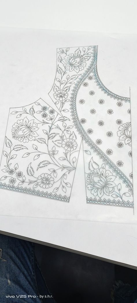 Blouse Sketch Design, Khakha Designs Embroidery Patterns, Blouse Design Sketch, Embroidery Neck Designs Neckline, Khaka Designs Embroidery, Khakha Designs, Embroidery Khaka, Khaka Designs, New Embroidery Designs