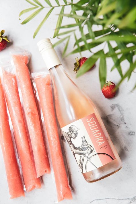 Freeze Pop Recipes, Summer Party Treats, Wine Popsicles, Boozy Popsicles, Rosé Wine, Mixed Drinks Alcohol, Expensive Wine, Summer Wines, Boat Party