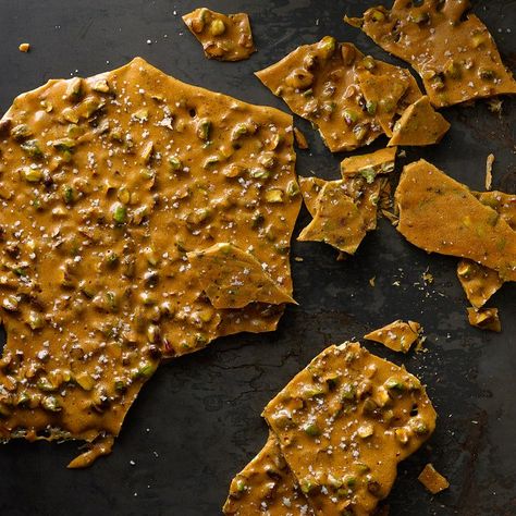 Sea salt tempers and cuts the richness of the nuts and butter, it adds a concentrated crunch—and it makes the brittle look divine. Pistachio Brittle, Pistachio Syrup, Healthy Fall Desserts, Superbowl Desserts, Pistachio Recipes, Brittle Recipes, Gluten Free Candy, Candy Recipes Homemade, Chocolate Bark