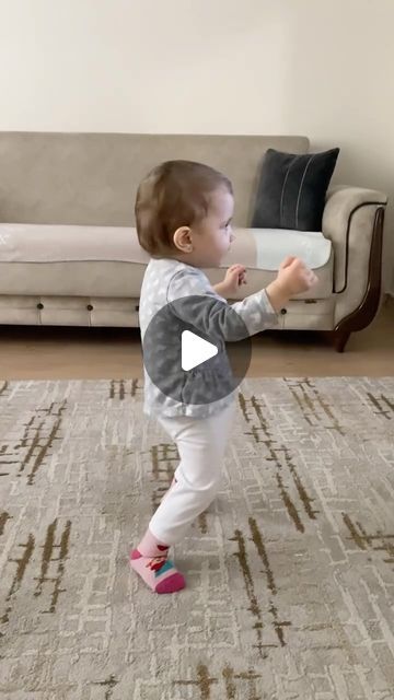 Funny Babies Dancing, Toddler Videos, Funny Dance Moves, Toddler Dance, Dancing Baby, Toddler Mom, Toddler Life, Dibujos Cute