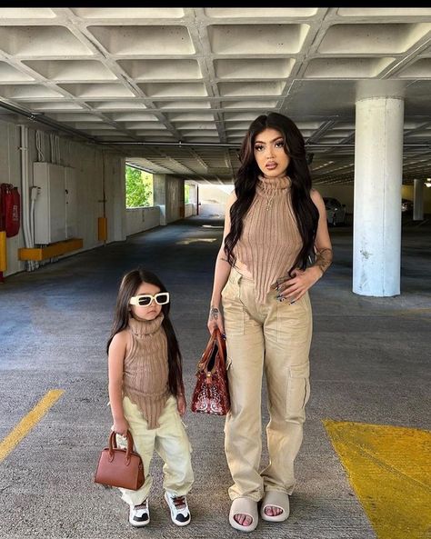 Mom And Daughter Outfits, Give Me A Break, Future Mommy, Mommy Goals, Khaki Fashion, Girl Fits, Cargo Joggers, Carpenter Jeans, Mom Daughter