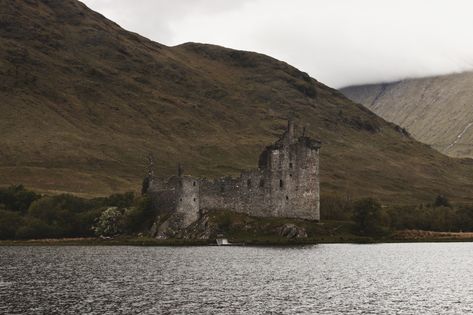 Abandoned castle in Scotland. Photo by Skyler Brown.  #abandoned #architecture #photography #scotland #urbex #gothic #castle #travel #fog Scotland Aesthetic Dark, Scotland Aesthetic, The Famous Five, Dark Castle, Castles In Scotland, Abandoned Castles, Photographie Inspo, Going On Holiday, Aesthetic Dark