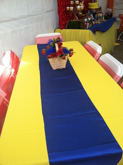 Snow White Birthday Party Ideas | Photo 19 of 30 | Catch My Party Snow White Birthday Party Centerpiece, Snow White Birthday Party Ideas, White Birthday Party Ideas, Branch Centerpiece, White Party Theme, Beauty And Beast Birthday, White Birthday Party, Snow White Birthday Party, Sette Nani