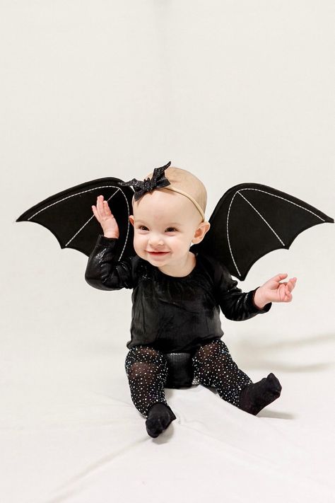 Adult Bat Costume Diy, Diy Bat Wings Kids, Baby Bat Halloween Costume, Toddler Girl Bat Costume, Diy Baby Bat Costume, Fruit Bat Costume, Newborn Girl Halloween Costume, Baby Girl Halloween Costume Ideas, Newborn Girl Halloween Costumes