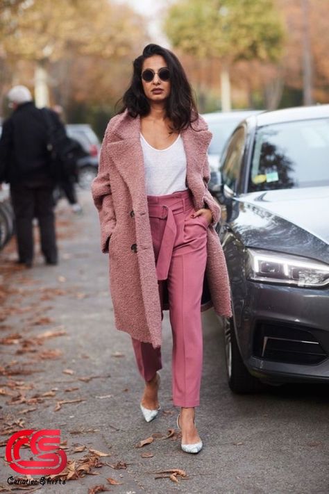 Fall Fashion Coats, Paris Fashion Week Street Style, Warm Dresses, Ținută Casual, Modieuze Outfits, Casual Work Outfits, Pink Pants, Cool Street Fashion, Fashion Week Street Style