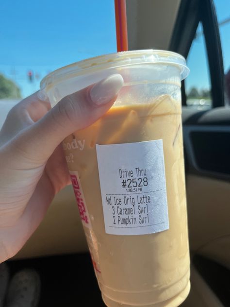 Pumpkin Spice Dunkin Order, Dunkin Donuts Drinks Pumpkin, Pumpkin Dunkin Coffee, Caramel Dunkin Iced Coffee, Dunkin Pumpkin Iced Coffee Order, Fall Dunkin Orders, Pumpkin Dunkin Drinks, Dunkin Donuts Iced Coffee Order Fall, Dunkin Donuts Iced Coffee Order Pumpkin