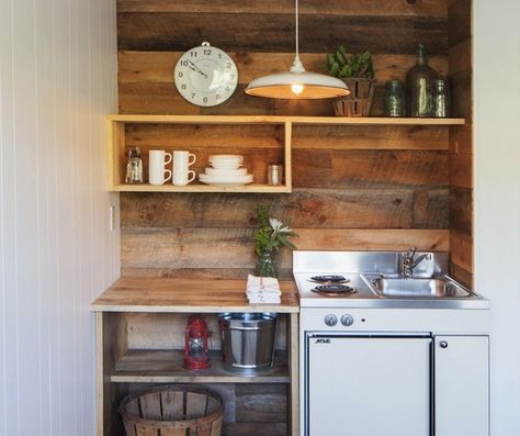 A New Catskills Getaway, Croquet Included - Remodelista Kitchenette Ideas, Deco Studio, Cabin Kitchens, Mini Kitchen, Tiny Kitchen, Design Sponge, Wooden Pallets, Small Space Living, Small Living