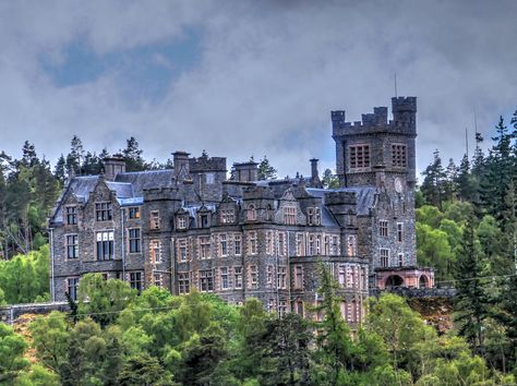 Alle Größen | Carbisdale Castle,Highlands,Scotland | Flickr - Fotosharing! Carbisdale Castle, Dark Castle, Castle Scotland, Castle Mansion, European Castles, Scotland Castles, Scotland Highlands, Scottish Castles, Scotland Uk