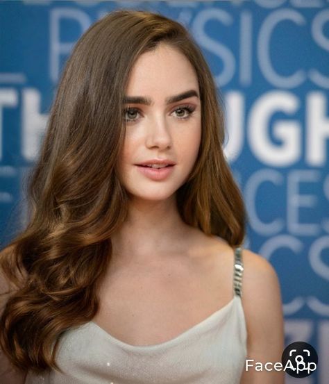 Lily Collins Straight Hair, Long Hair Bridal Hairstyles Loose Waves, Lily Collins Hair Color, Lily Collins Hair, Engagement Hairstyles, Simple Wedding Hairstyles, Most Beautiful Eyes, Front Hair Styles, Peinados Fáciles Para Cabello Corto