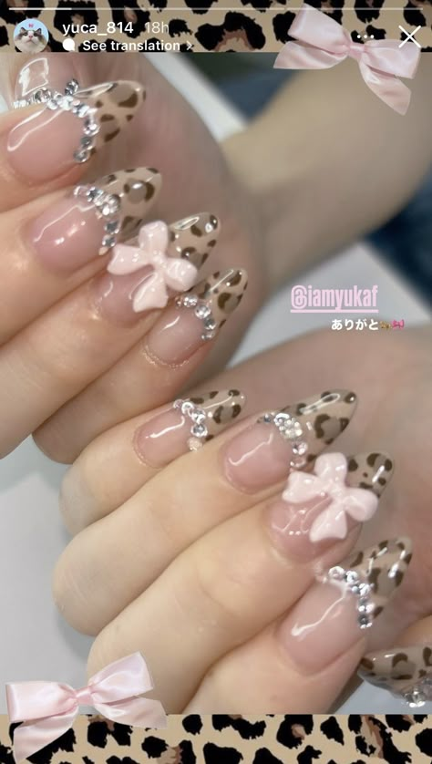 Cute Acrylic Nails That Go With Everything, Cheetah Nails With Rhinestones, Nails Cateye Design, Nail Inspo Animal Print, Nail Art Designs Leopard Print, Nail Designs No Charms, Chita Print Nails, Nails With Cat Designs, Gyaru Christmas Nails