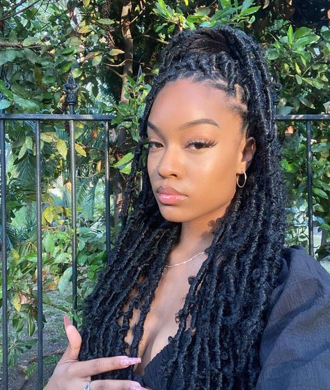 Photo by 𝐥.𝐧𝐚 on November 03, 2021. May be an image of one or more people, braids and outdoors. Black Faux Locs, Curly Crochet Hair Styles, Beautiful Dreadlocks, Faux Locs Hairstyles, Lace Braid, Cute Box Braids Hairstyles, Protective Hairstyles Braids, Super Long Hair, African Braids Hairstyles