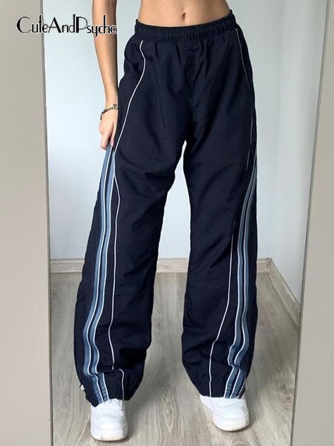 Street Preppy, Cuffs Design, Sweatpants Blue, Y2k Punk, Baggy Sweatpants, Vintage Preppy, Wide Leg Sweatpants, Populaire Outfits, Modieuze Outfits