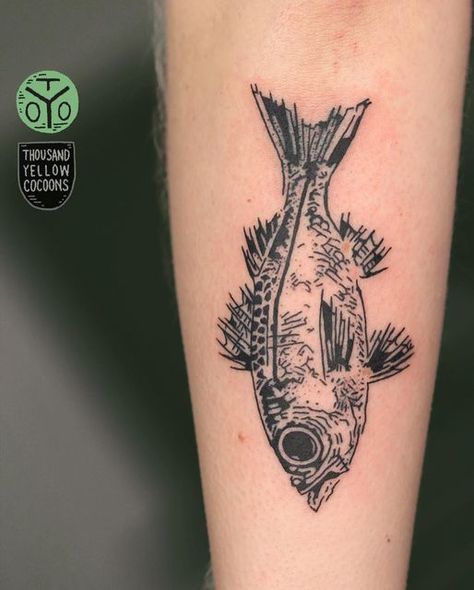 Dead Fish Tattoo, Salmon Fish Tattoo, Couple Piercings, Fish Leg Tattoo, Tattoo Ideas Fish, Blue Fish Tattoo, Ocean Fish Tattoo, Fish Tattoo Traditional, Fish Bone Tattoo