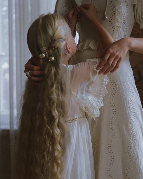 Myrcella Baratheon Aesthetic, Gael Targaryen, Baratheon Aesthetic, Myrcella Baratheon, Fotografi Vintage, Royal Aesthetic, Elisabeth Ii, House Targaryen, Long Blonde