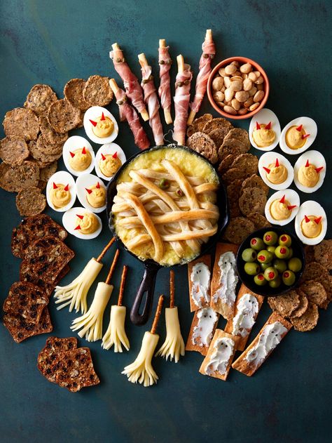 Spooky Halloween Food Ideas, Spooky Charcuterie Board, Spooky Charcuterie, Pumpkin Pancakes Easy, Mystical Halloween, Halloween Appetizers Easy, Halloween Food Ideas, Spooky Halloween Food, Pumpkin Pancake Recipe