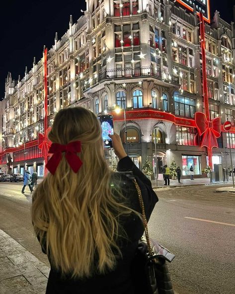 Hairbow Aesthetic, Vienna Winter, Vienna Christmas, Vienna Travel, Campania Italy, Christmas Day Outfit, London Aesthetic, Snow Trip, London Pictures