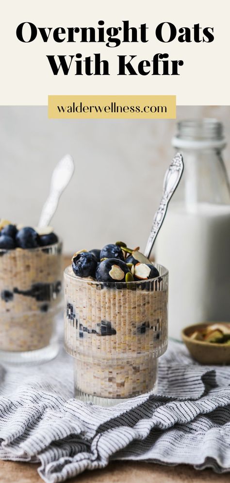 Healthy kefir overnight oats in jars topped with fruit. Kefir Oatmeal, Oats Healthy Breakfast, Overnite Oats, Kefir Yogurt, Protein Overnight Oats, Healthy Oatmeal Recipes, Kefir Recipes, Milk Kefir, Overnight Oats Healthy