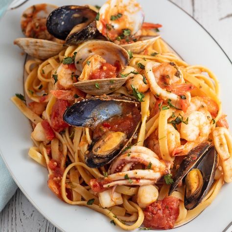 Spicy Seafood Pasta, Italian Seafood Pasta, Seafood Stew Recipes, Italian Seafood, Fish Pasta, Italian Seafood Recipes, Shrimp Scallops, Seafood Pasta Recipes, Cooking Seafood