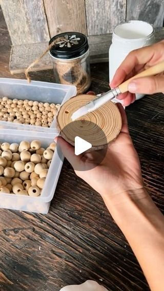 Diy Christmas Decorations For Home Decor, New Year Decorations Ideas 2024, Ideas En Madera Para Navidad, Christmas Crafts For Adults To Make, Old Keys Crafts Diy, Log Slice Crafts, Ideas Para Navidad Manualidades Faciles, Cinnamon Stick Crafts, New Christmas Crafts For 2024