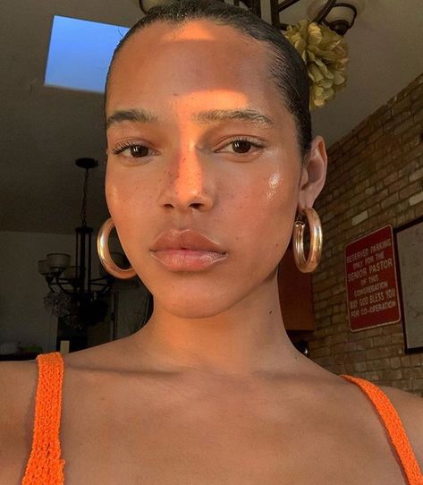 Ruby Campbell, Glowy Blush, Colorful Eye Makeup, No Makeup, Glowy Skin, Glowy Makeup, Green Beauty, Clean Beauty, Makeup Inspo