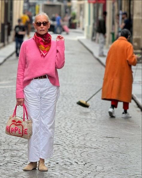 Linda Wright on Instagram: "You see this lady with the broom in her hand  clad in the orange coat…..you will see her either to the right or left of me on the following photos.   If you scroll to view the video….there she is  sweeping the street just behind me.  I don’t know who she is, but every time I go down this street, she is there with broom and dust pan in hand.   I have tried to speak with her a couple of times,  but she is not wanting to strike up a conversation. I can tell my attempts only serve to irritate her. So, I shy away as well.  I did learn today…..when I dared to ask her if I could bend to pick up a cup for her…..that she cleans this street 5 hours a day. She told me so.   She was not happy with my attempts at finding a cord of complicity. I think it best to stay away and Linda Wright Style, Linda Wright, Orange Coat, Over 60 Fashion, Orange Outfit, Dust Pan, Ageless Style, 60 Fashion, I Can Tell