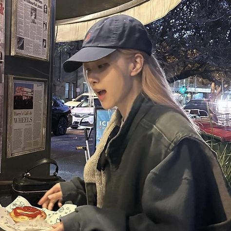 rosé blackpink kpop instagram post update lq icon Rosé Lq Icons, Blackpink Rosé Icons, Rosé Blackpink Icons, Rosé Lq, Rosé Aesthetic, Park Rosé, Rose Pictures, Rose Park, Rose Icon