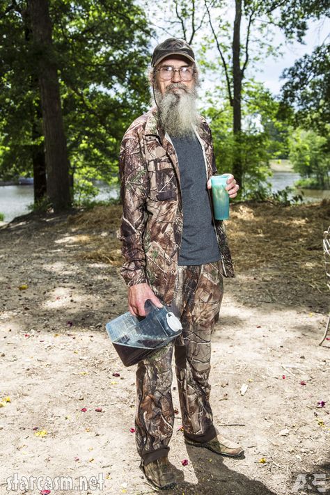 Duck Dynasty Si Robertson Wife | Duck Dynasty Season 4 premieres August 14 with an hour-long episode ... Duck Dynasty Costumes, Si Robertson, Uncle Si, Justin Martin, Phil Robertson, Robertson Family, Duck Commander, Clever Halloween Costumes, Duck Calls