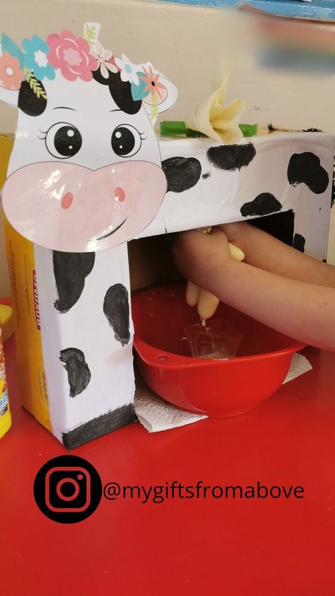 Diy Cow Milking Game, Cow Art And Craft, Barn Craft For Toddlers, Farm Projects For Kids, Cow Crafts Preschool, Cow Crafts For Kids, Preschool Farm Animals, Milking A Cow, Cow Crafts