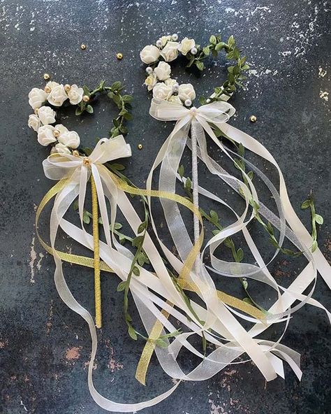 Flower Wands Wedding, Flower Wand Flower Girl, Flower Girl Wands Wedding, Flower Girl Bouquet Alternative, Christmas Wands, Fairy Flower Girl, Flower Wands, Bridesmaid Bouquet Alternatives, Wedding Wand