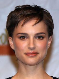 Square face shape;wide in the temples, narrow in the middle of the face, and squares off at the jaw. To offset or round out the square features you want to soften hair around the temples and jaw. Add width around the ears to create volume between the temples and the jaw. Square Jaw Women, Pixie Cut Square Face, Square Face Short Hair, Square Jaw, Edgy Short Haircuts, Fine Hair Styles For Women, Super Short Haircuts, Haircut For Square Face, Square Face Hairstyles