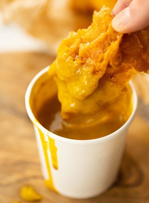 Here I'll show you the most delicious way to make the classic British Chip Shop Curry Sauce! Chip Shop Curry Sauce Recipe, Chinese Curry Sauce, Chip Shop Curry Sauce, Salt And Chilli Chicken, Asian Condiments, Bbq Sauce Homemade Easy, Winter Lunch, Fish And Chip Shop, Marinade Recipes