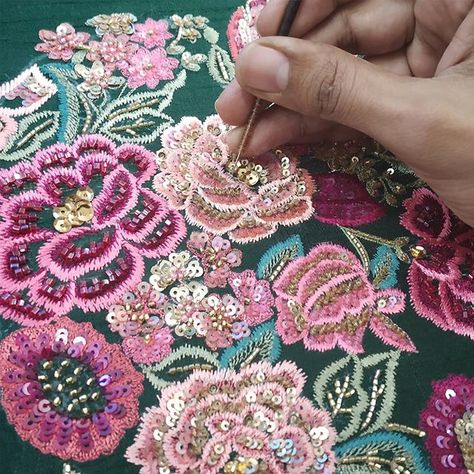 Resham Embroidery Design, Floral Sequin Embroidery, Resham Work Embroidery Blouses, Sequin Design Embroidery, Flower Sequin Embroidery, Sequins Embroidery Blouse, Cut Dana Work Designs, Sequin Flowers Embroidery, Cut Dana Work Embroidery