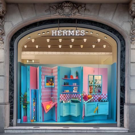 Christmas Window Display Retail, Instagram Photo Booth, Hermes Window, Window Display Retail, Store Window Displays, Interactive Walls, Window Display Design, Retail Inspiration, Merchandising Displays