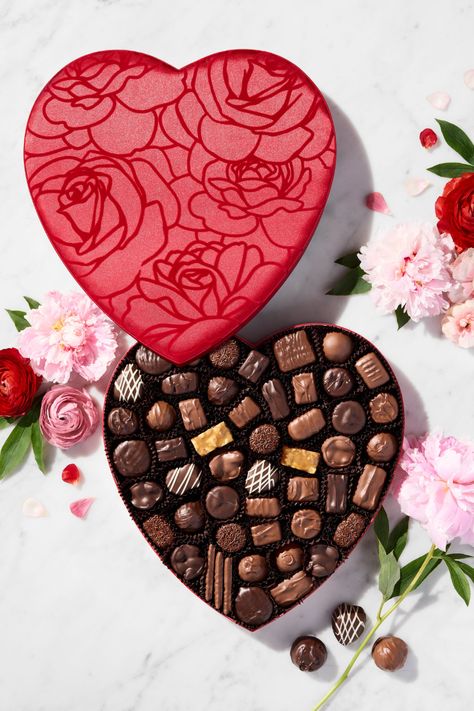 This is a Red Roses Heart filled with 2lbs of the classics. 😍 Don't be shy, tag your Valentine... ⬇️ Galentines Day Ideas, Pooh Pictures, Heart Stuff, Sees Candies, Winnie The Pooh Pictures, Cozy Christmas Decor, Chocolate Nuts, Valentines Ideas, Valentine Clipart