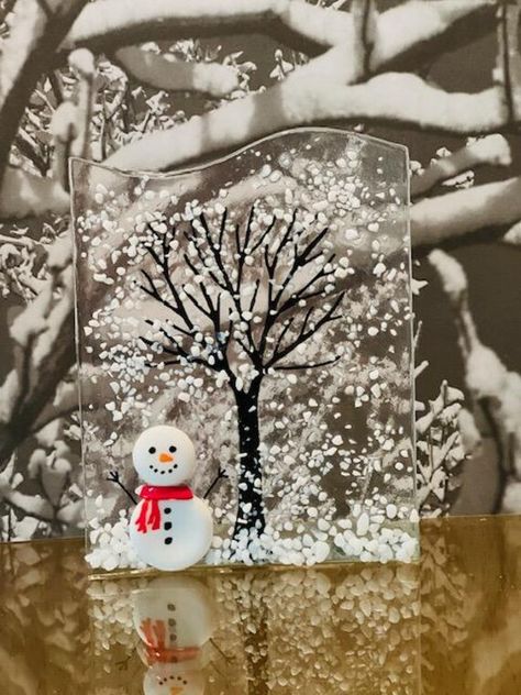 This contemporary fused glass winter tree will bring some outside in during the winter months.  It has a cute little snowman under the tree.  Size is 5" tall x 4" wide and comes with a built in glass stand. NOTE:  The size of this piece is 4" wide x 5" tall and is mounted to a glass base which is 1.5" deep. Fused Glass Winter Scenes, Glass Fusion Ideas Inspiration, Christmas Fused Glass Ideas, Fused Glass Nativity, Fused Glass Ideas For Beginners, Fused Glass Ideas, Glass Frit Painting, Hanukkah Ideas, Fused Glass Coasters