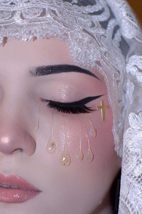 Virgin Mary Costume, Mary Costume, Hopeless Fountain Kingdom, Costume Makeup, Halloween Kostüm, Virgin Mary, Pink Aesthetic, Makeup Inspo, Nostril Hoop Ring