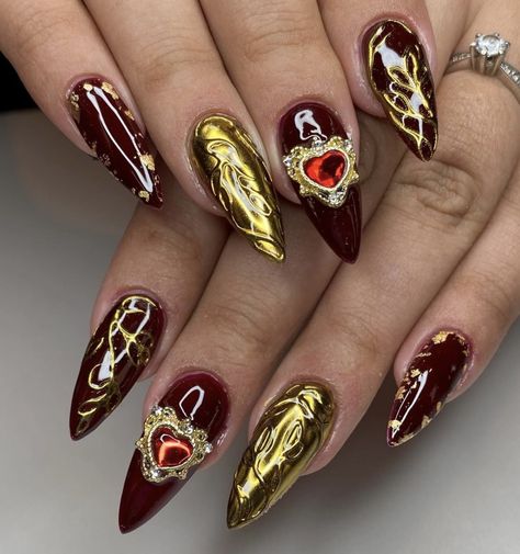 red gold nails Vintage Red Nails, Red Velvet Nails Designs, Regal Nails, Royal Nails Aesthetic, Roman Nails, Nails Red And Gold, Renesance Nails, Reinassance Nails, Red Gold Aesthetic