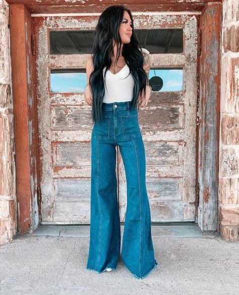 Country Concert Outfit Bootcut Jeans, Wide Leg Jeans Western Outfit, Wide Leg Western Jeans, Cute Western Jeans, Flare Jeans Outfit Western, Boot Barn Outfits Women, Bell Bottom Jeans Outfit Country, Western Jeans Outfit, Flare Jeans Western