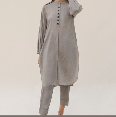 Long Kurti Patterns, Summer/fall Outfits, Eastern Dresses, Embroidery Motif, Classy Outfits For Women, Trendy Shirt Designs, Womens Trendy Dresses, Casual Indian Fashion, Mesh Tops