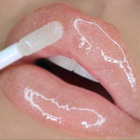 IF YOU WANT YOUR LIPS TO HAVE A GLASS - LIKE FINISH AND HAVE HYDRATED LIPS ALL DAY LONG SHOP OUR ULTRA DAZZLE LIPGLOSS. PERFECT TO WEAR ON BARE LIPS OR AS A TOPPER INGREDIENTS TRIDECYL TRIMELLITATE, POLYISOBUTENE, ETHYLHEXYL PALMITATE, PENTAERYTHRITYL, HYDROGENATED STYRENE/ISOPRENE COPOLYMER,MINERAL OIL(PARAFFINUM LIQUIDUM),MICA, SILICA DIMETHYL SILYLATE, OCTYLDODECANOL,FRAGRANCE,TOCOPHERYL ACETATE,CAPRYLYL GLYCOL, ETHYLHEXYLGLYCERIN, MAY CONTAIN: Iron oxide（CI 77492),Iron oxide（CI 77491),Iron o Shimmer Body Lotion, Hydrated Lips, Tint Lipstick, Long Lasting Lip Gloss, Bare Lip, Goal Digger, Makeup Wipes, New Cosmetics, Lip Shapes