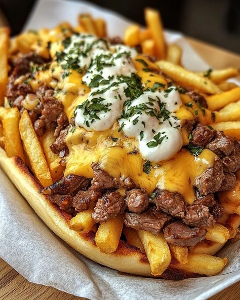 🍟 PHILLY STEAK CHEESE FRIES 🧀 Perfect for game night or family gatherings—crispy, cheesy, and packed with flavor! 🥩 Ingredients 🥩 - 1 lb steak, thinly sliced - 1 tsp garlic salt - 1/2 tsp ground black pepper - 1 green bell pepper, sliced - 1 onion, sliced - 8-10 White American cheese slices - 20 oz bag McCain Quick Cook Waffle Cut Fries - 1 tbsp olive oil 🍳 Directions 🍳 1. Preheat the Oven: Set your oven to 425°F (220°C). 2. Cook the Steak: Heat an oven-safe skillet over medium-hig... Restaurant Meal Aesthetic, White American Cheese, Game Night Food, Diner Food, Philly Steak, Philly Food, American Foods, Sliced Steak, Soul Food Dinner