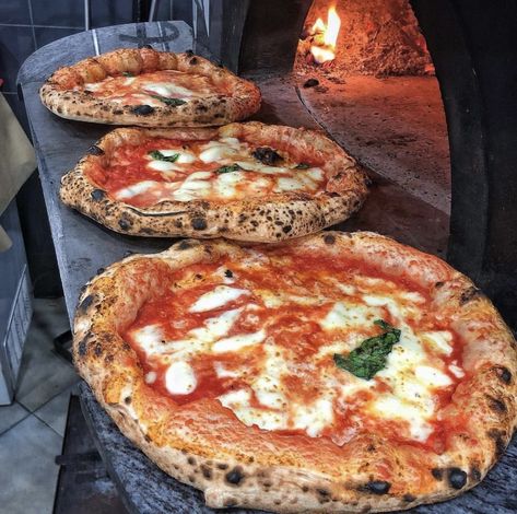 Pizza Margherita, Margherita Pizza, Tasty Baking, Deilig Mat, Perfect Breakfast, Food Obsession, Food Cravings, Food Truck, Aesthetic Food