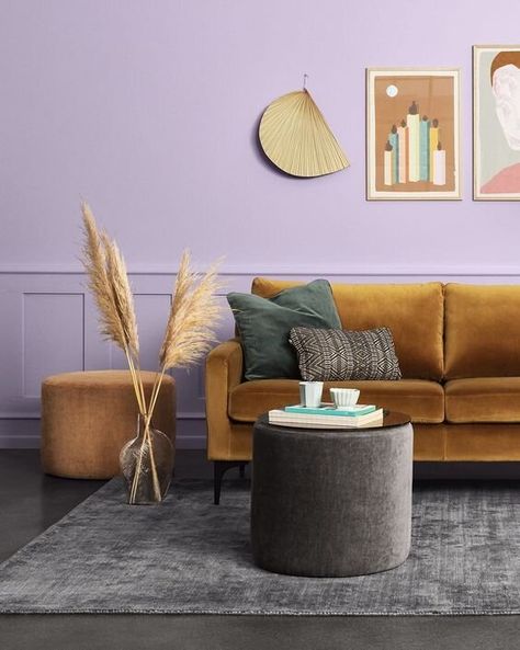 Lilac Living Rooms, Lilac Living Room, Lilac Walls, Lilac Room, Deco Violet, Green Wall Color, Lilac Wall, Purple Interior, Purple Rooms