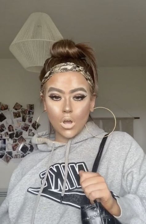 Chavvy Makeup Uk, British Chav Halloween Costume, Overdressed Outfits Mottowoche, Chavvy Makeup, British Makeup Funny, Pre Shower Makeup Ideas Funny, Preshower Makeup Ideas, Chavvy Outfits Uk, British Girl Makeup