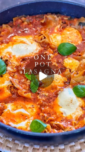 Taghrid Ahmad on Instagram: "One Pot Lasagna, where have you been all my life ? This took 30 min 😱 + 1 pan!! When @simple.home.edit shared this it was right up my alley I had to try it & boy did it deliver 🤤 for her recipe go check out her page otherwise find my mish mash below ⬇️ this lasagna doesn’t have bechamel rather it’s topped with mozerella & parmesan, feel free to play around with it! If you can’t find the mini lasagna pasta, break up regular pasta sheets & dunk them in! Here’s my basic lasagna recipe which I’ve adapted to fit into a deep stove top pan, left out mushrooms & celery out this time but feel free to add whatever! One Pan Lasagna 600g beef mince 250g or half a bag of mini lasagna pasta @trimsfreshmerrylands 1 large onion finely diced 3 cloves crushed garlic 1 la Mini Lasagna Recipe, Individual Lasagna Squares, Lasagna One Pot Stove Top, Fresh Lasagna Sheets, One Pan Lasagna, Pan Lasagna, One Pot Lasagna, Mini Lasagna, It Boy