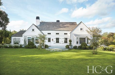 Hamptons Cottage Exterior, Hampton Cottage, Beach Cottage Design, Hamptons Cottage, New Hampton, Colonial Exterior, Harbor House, Estate Garden, Cottage Exterior