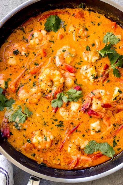 The most delicious red curry shrimp! You'll want to eat the sauce by a spoonful. #shrimpcurry #redcurrysauce Antinflammatory Recipes, Chicken Vegetable Curry, Coconut Curry Noodle Soup, Food Starters, Red Curry Shrimp, Beef Kofta, Curry Noodle Soup, Soup With Vegetables, Thai Coconut Curry