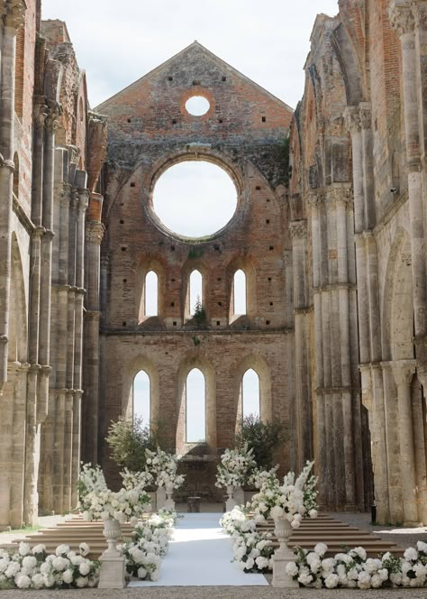 wedding ceremony ideas Abadìa de San Galgano Outside Italian Wedding, Wedding Dress For Italian Wedding, Luxury Italian Wedding, Italian Style Wedding Venues, Wedding Ceremony Altar Decorations, San Galgano Abbey Wedding, Italian Wedding Ring, Tuscany Wedding Ceremony, Inside Wedding Ceremony