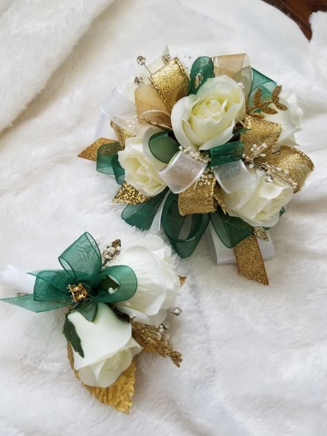 Green and gold corsage set from Hen House Designs www.henhousedesigns.net #henhousedesigns Forest Green Corsage, Green And Gold Corsage Prom, Hunter Green Corsage Prom, Emerald Green And Gold Corsage, Prom Corsage And Boutonniere Emerald Green, Prom Flowers Corsage Green Dress, Green And Gold Boutonniere, Emerald Green Prom Corsage, Corsage For Green Dress Prom